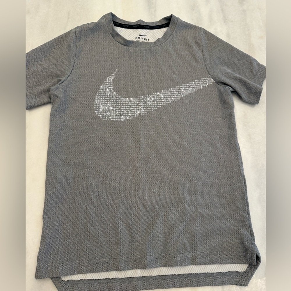 Boys Nike t shirt grey size small